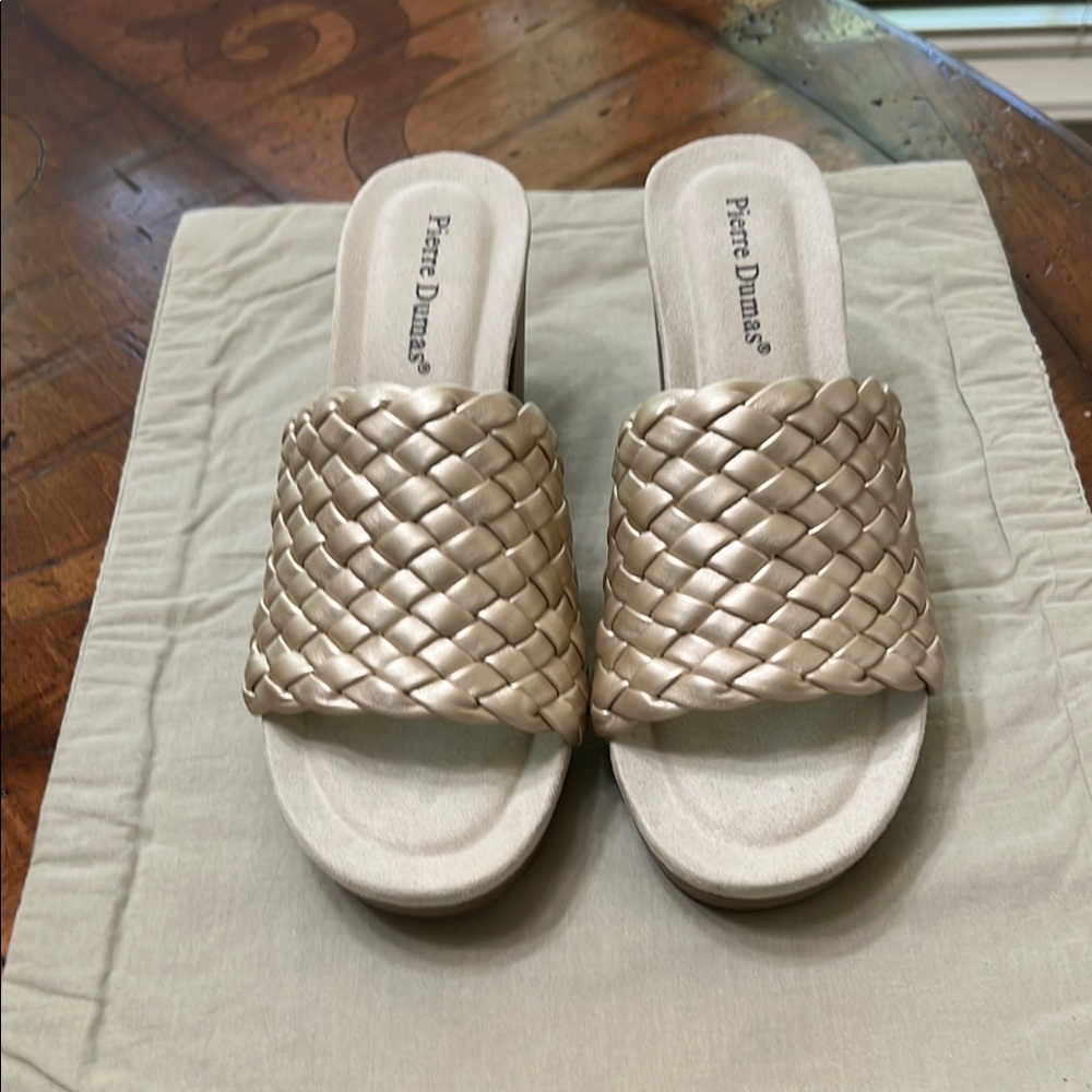 Pierre Dumas Women's Gold Woven Slide Sandals